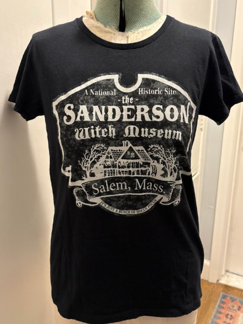 Hocus Pocus Sanderson Witch Museum Salem Mass Black Tee M